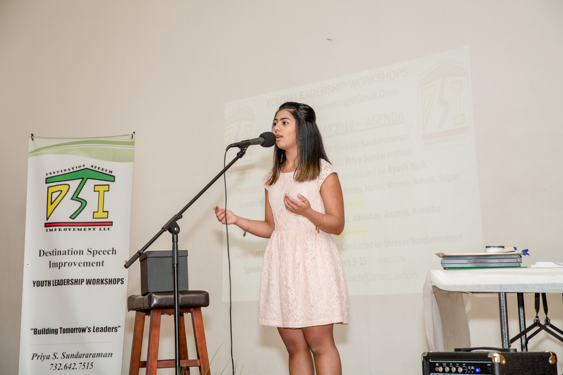 DSI students presenting at the DSITalks Grand Finale